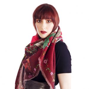 blood moon wool scarf model detail